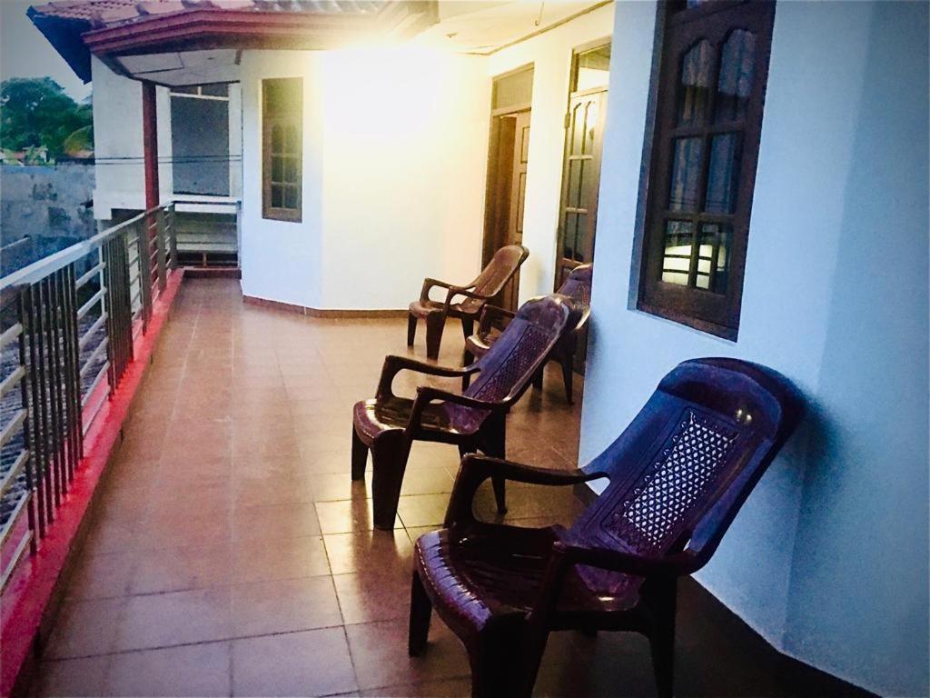 Kavee Transit Hotel Katunayaka Ngoại thất bức ảnh