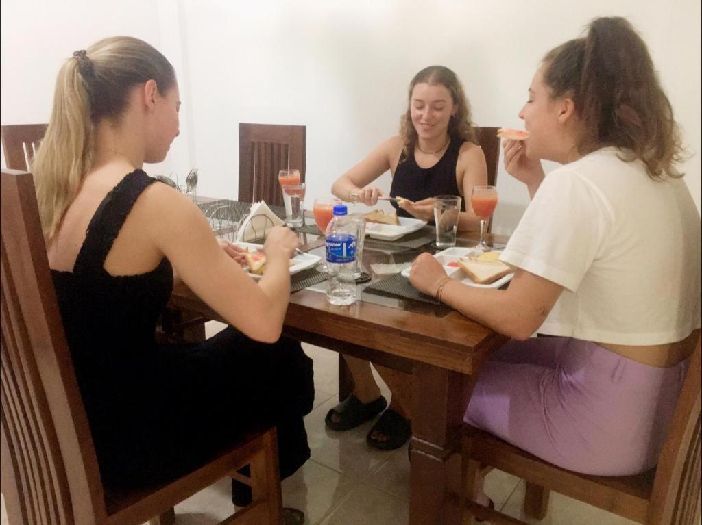 Kavee Transit Hotel Katunayaka Ngoại thất bức ảnh