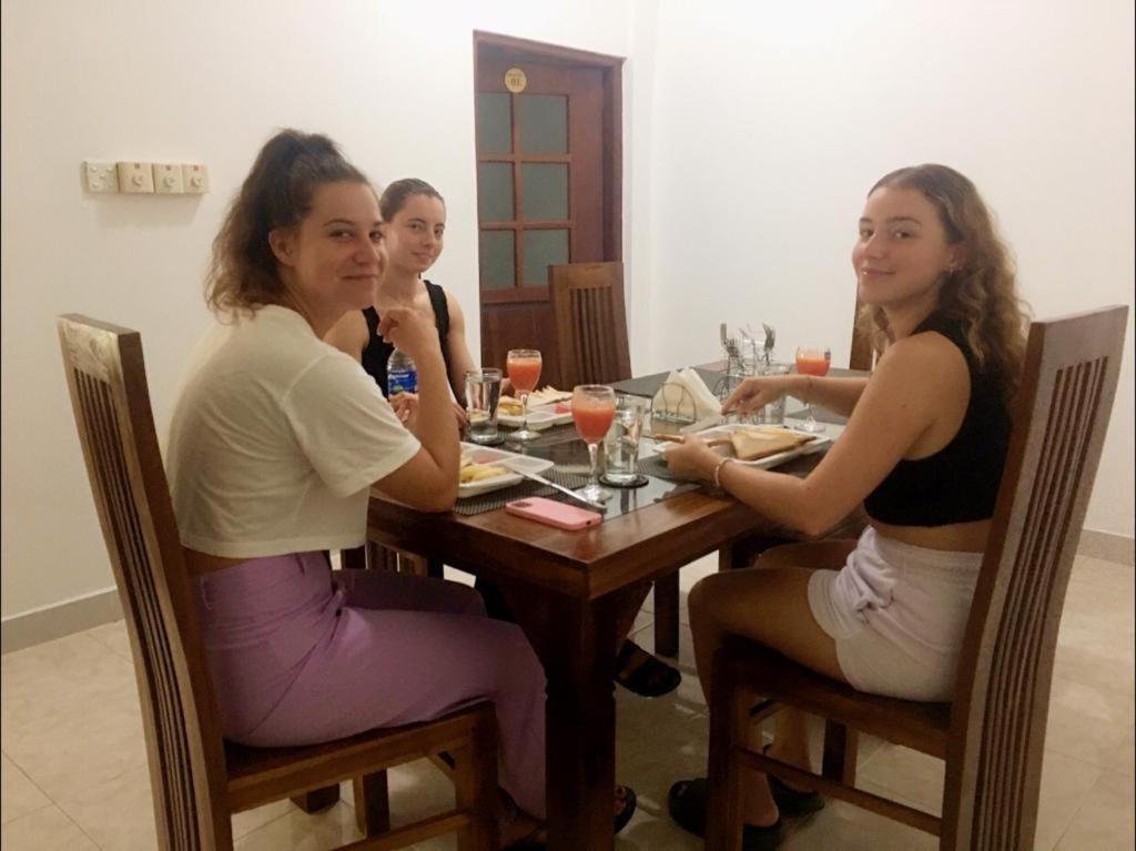 Kavee Transit Hotel Katunayaka Ngoại thất bức ảnh