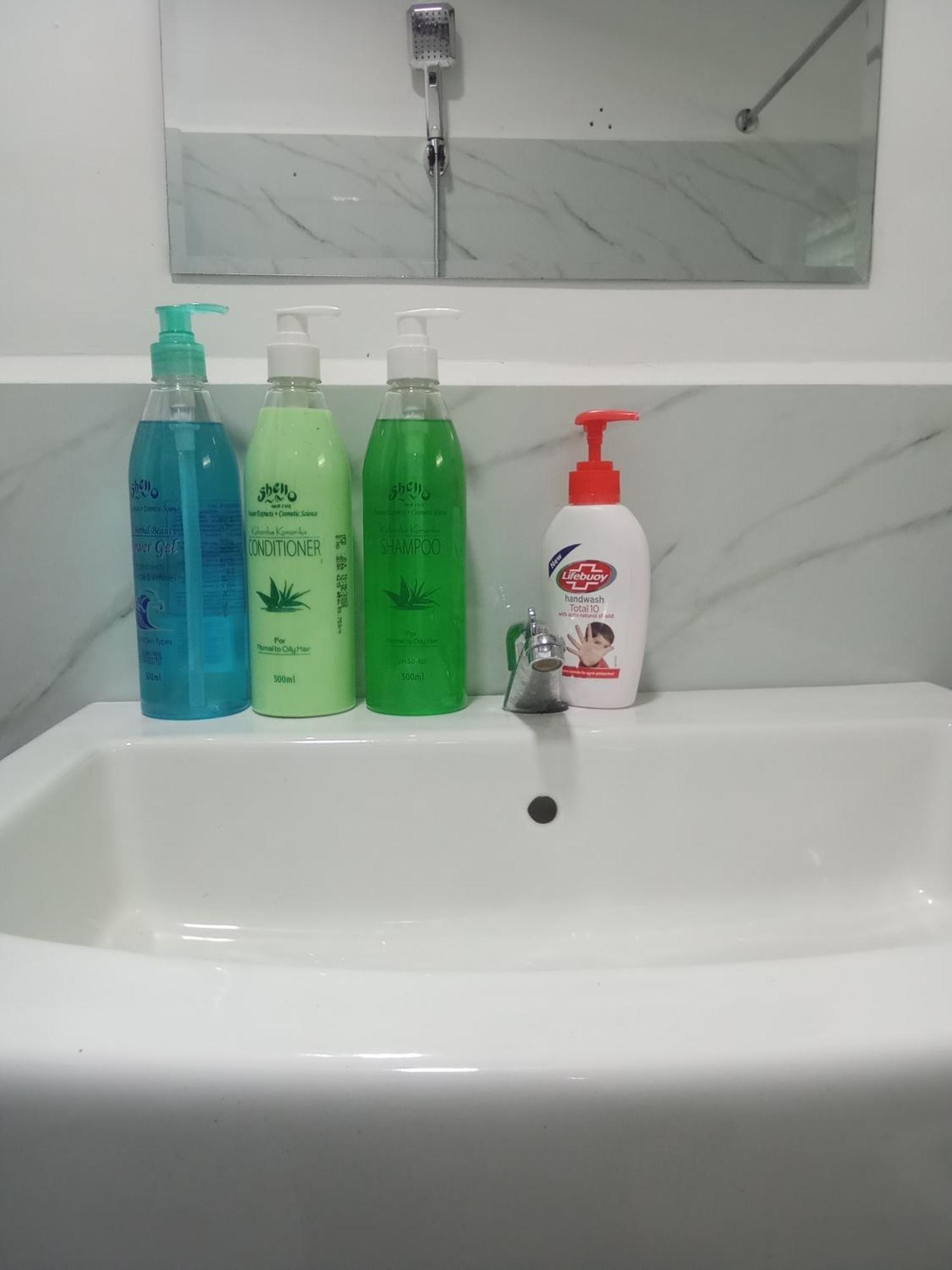 Kavee Transit Hotel Katunayaka Ngoại thất bức ảnh
