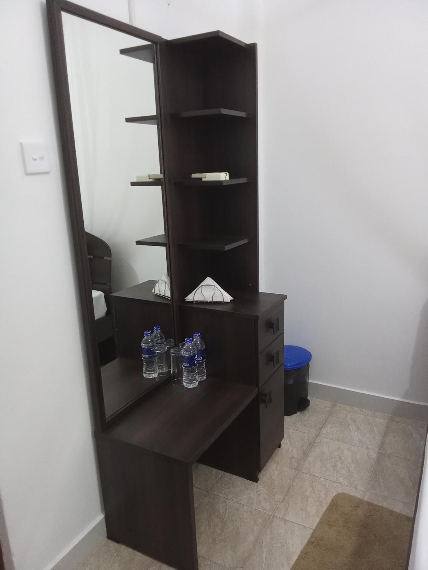 Kavee Transit Hotel Katunayaka Ngoại thất bức ảnh