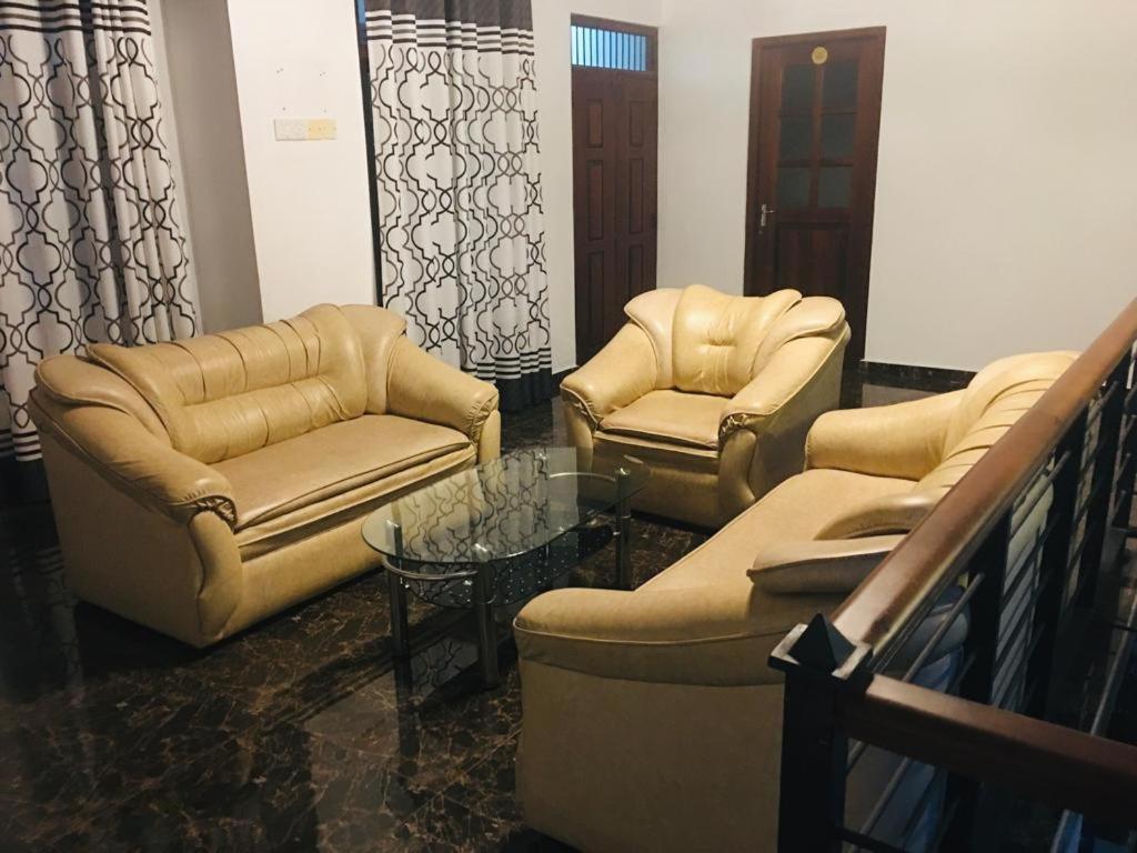 Kavee Transit Hotel Katunayaka Ngoại thất bức ảnh