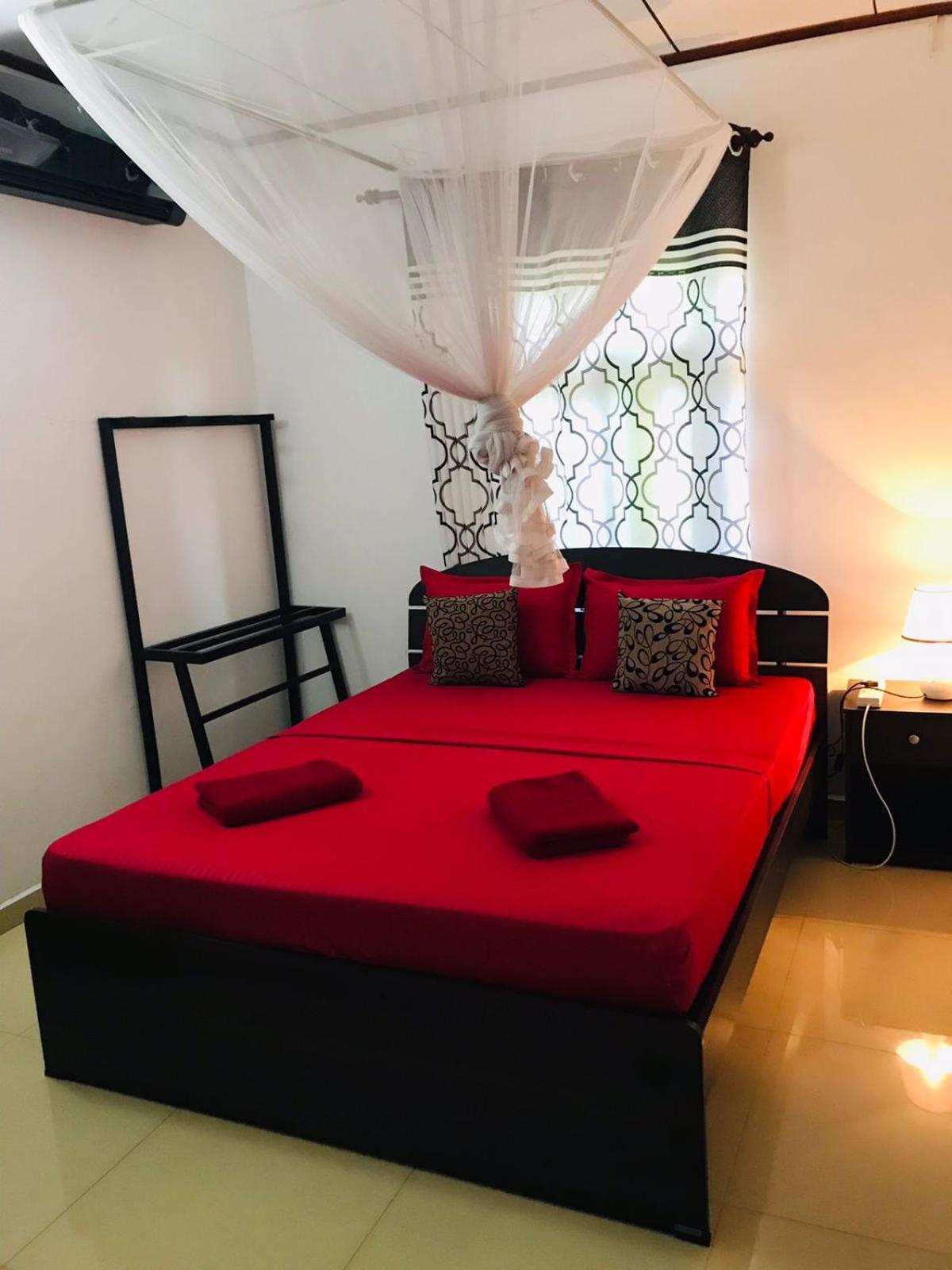 Kavee Transit Hotel Katunayaka Ngoại thất bức ảnh