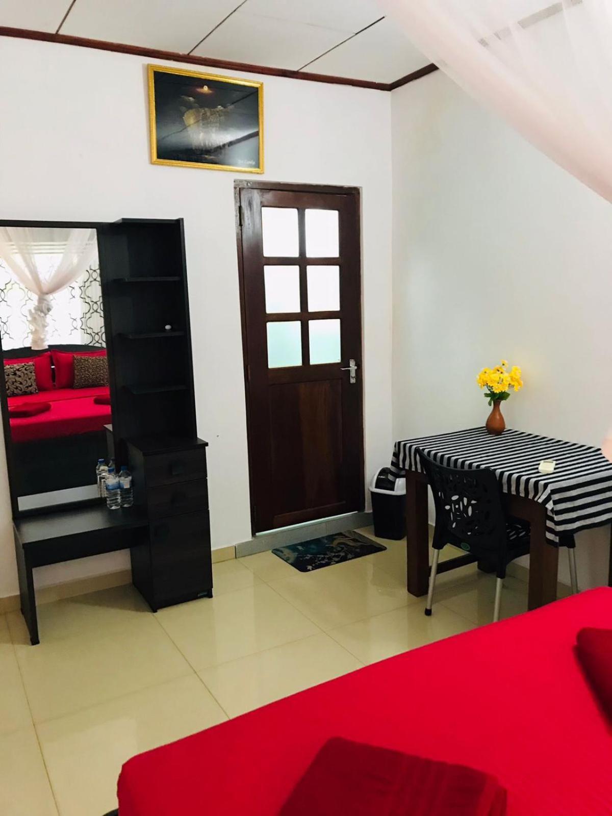 Kavee Transit Hotel Katunayaka Ngoại thất bức ảnh