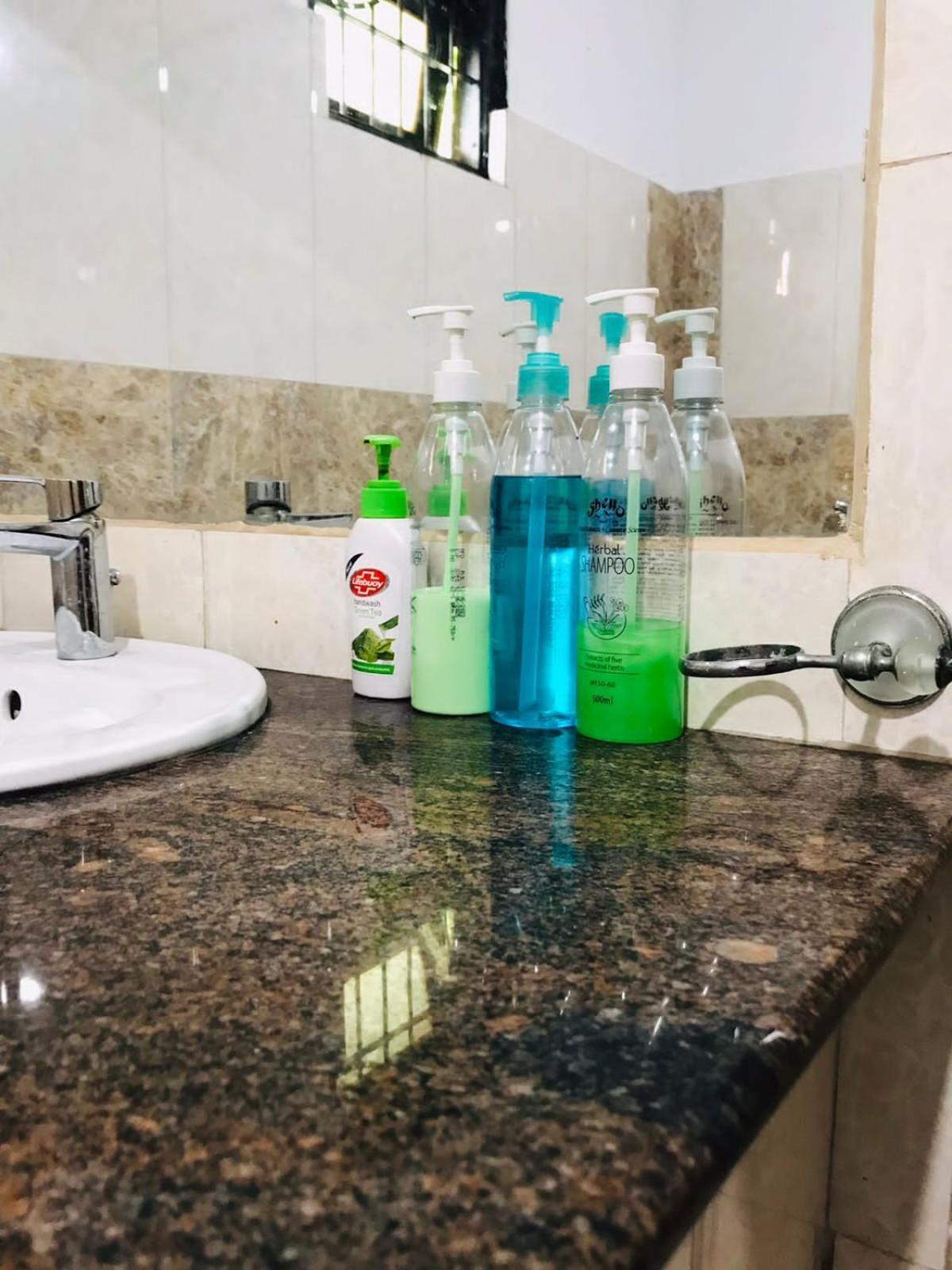 Kavee Transit Hotel Katunayaka Ngoại thất bức ảnh